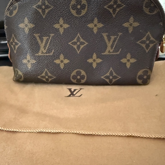 Louis Vuitton small cosmetic bag - Picture 5 of 5